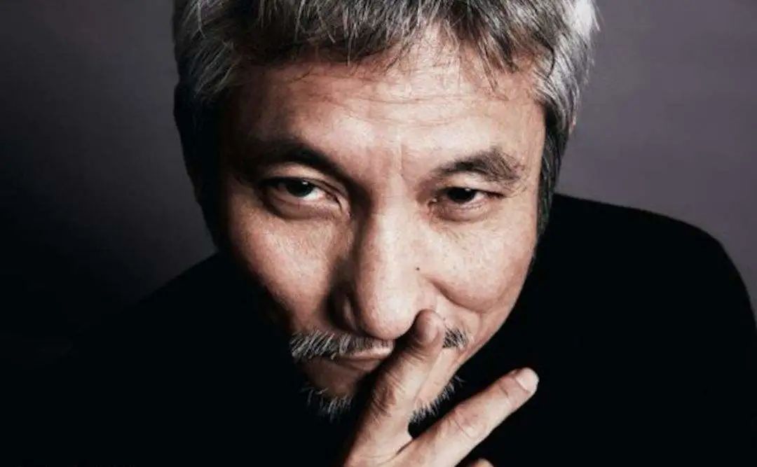 徐克与小30岁女友约会，穿情侣装却似父女，网友奔
当今豪情
不乱