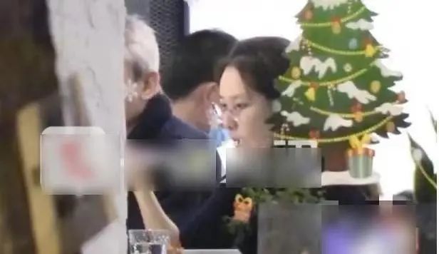 徐克与小30岁女友约会,穿情侣装却似父女,网友奔
当今豪情
不乱