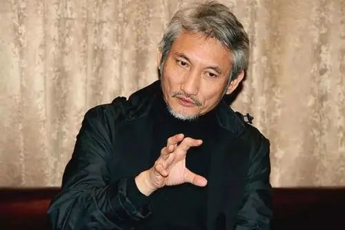 徐克与小30岁女友约会,穿情侣装却似父女,网友奔
当今豪情
不乱