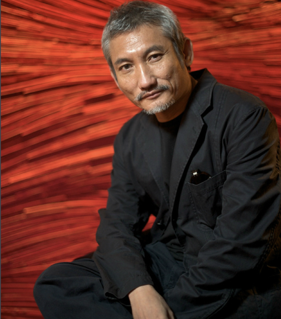 徐克与小30岁女友约会，穿情侣装却似父女，网友奔
当今豪情
不乱