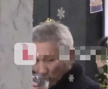 徐克与小30岁女友约会,穿情侣装却似父女,网友奔
当今豪情
不乱