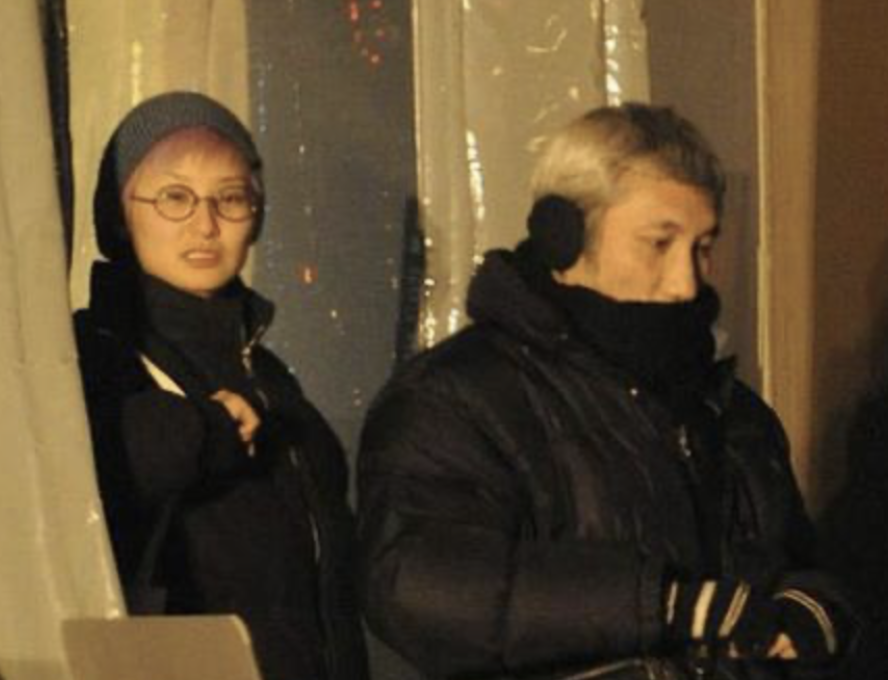 徐克与小30岁女友约会，穿情侣装却似父女，网友奔
当今豪情
不乱