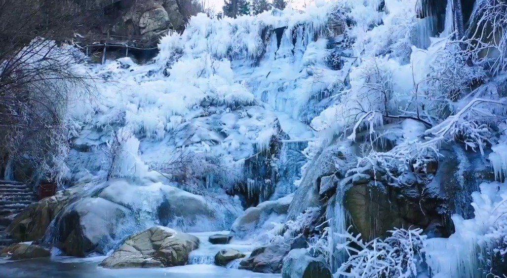 济南南部山区九如山 这个冬天,我们一起 迎接一场冰雪奇缘吧