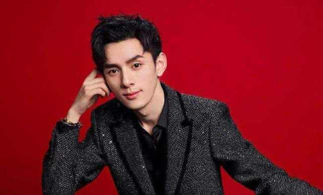 李佳琦所售美容仪涉嫌虚假宣传,粉丝疯狂洗白:即使是假货也买 李佳琦所售美容仪涉嫌虚假宣传,粉丝疯狂洗白:即使是假货也买