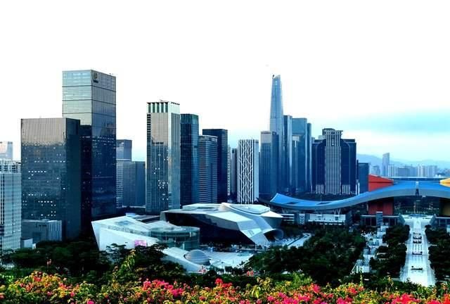实拍深圳cbd,从摩天高楼,一流绿化到璀璨夜景,你慢慢欣赏