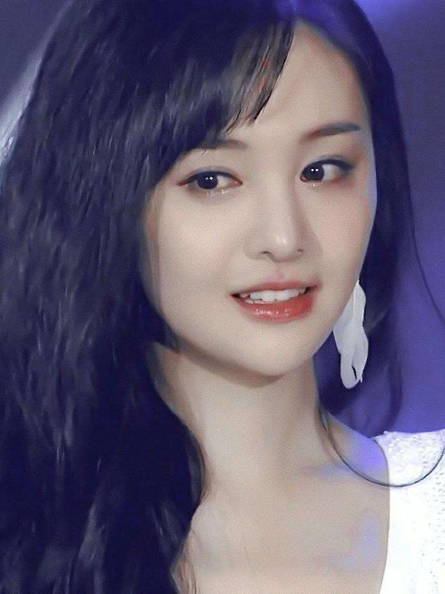 追光吧哥哥杨幂郑爽同框,网友扒出两人之前采访场面,杨幂太尴尬