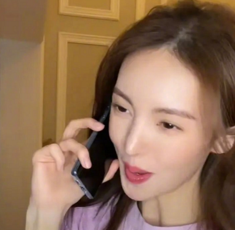 金晨的鼻子越来越奇怪,与出道前大有不同,整容用力过猛了?