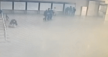 老人买火车票时被民警带走 真相让人落泪