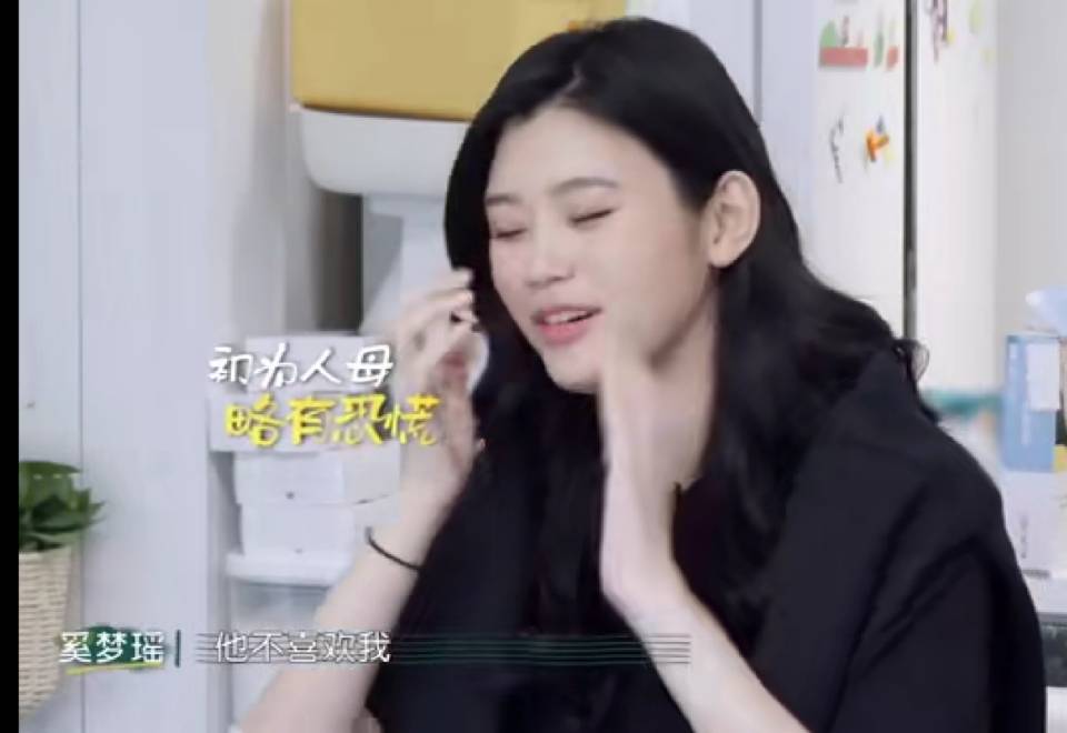 奚梦瑶与四太罕见同框,气场完全被压制,站得笔挺如同在军训休闲区蓝鸢梦想 - Www.slyday.coM 奚梦瑶与四太罕见同框,气场完全被压制,站得笔挺如同在军训休闲区蓝鸢梦想 - Www.slyday.coM