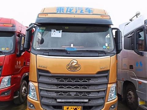 实拍服役一年的柳汽H7牵引车,带自卸挂车一起买更划算