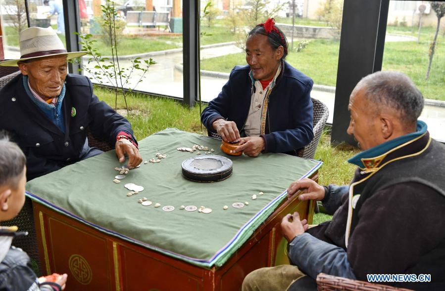 Elderly people play games at a nursing center in Nagarze County of Shannan City, southwest China's Tibet Autonomous Region, July 30, 2020. The average life expectancy in Tibet has risen to 70.6 years, a senior Chinese health official said on Dec. 15, 2020. The autonomous region has also witnessed significant improvements in key health indicators including the infant and children mortality rate, the maternal mortality rate and the hospital delivery rate over the last five years, said Li Dachuan from the National Health Commission at a press conference. Before democratic reform in 1959, the average life expectancy in Tibet was just 35.5 years. (Xinhua/Zhang Rufeng)
