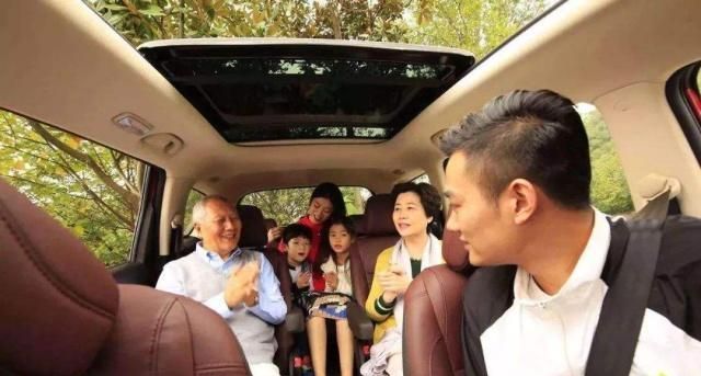 如果把车窗玻璃全部关上,里面的氧气够用多久?老司机说出了答案休闲区蓝鸢梦想 - Www.slyday.coM 如果把车窗玻璃全部关上,里面的氧气够用多久?老司机说出了答案休闲区蓝鸢梦想 - Www.slyday.coM