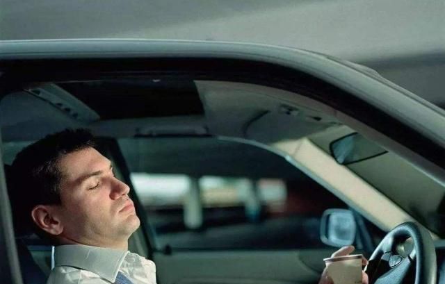 如果把车窗玻璃全部关上,里面的氧气够用多久?老司机说出了答案休闲区蓝鸢梦想 - Www.slyday.coM 如果把车窗玻璃全部关上,里面的氧气够用多久?老司机说出了答案休闲区蓝鸢梦想 - Www.slyday.coM