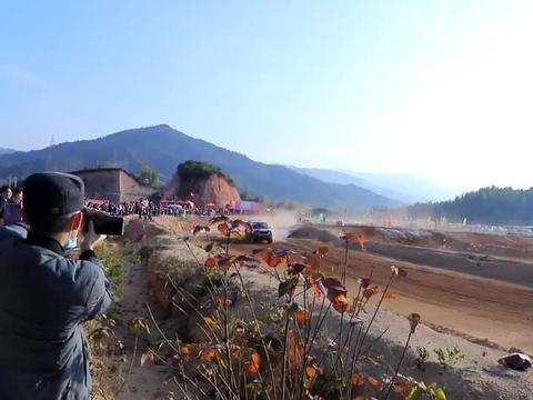 广东人的速度与激情！实拍韶关泥坑汽车越野赛，不知道买保险了没