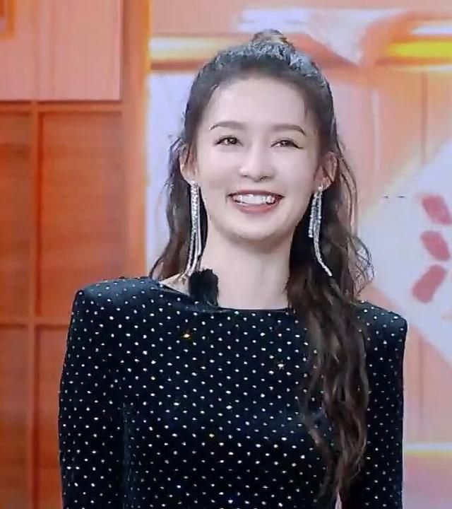 赵露思163cm李沁166cm当两人同框谁谎报身高一目了然