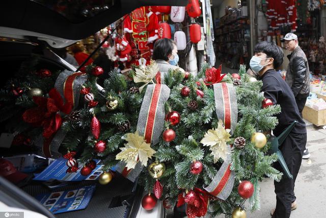 越南河内节日氛围浓萌娃扮 圣诞老人 可可爱爱 河内 越南 节日 新浪新闻