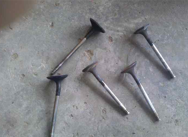 正时皮带断了为什么会顶气门？附件皮带断了会损坏什么？