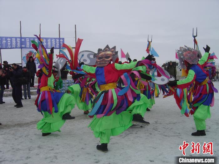 图为祭湖仪式。 赤峰市文化和旅游局供图