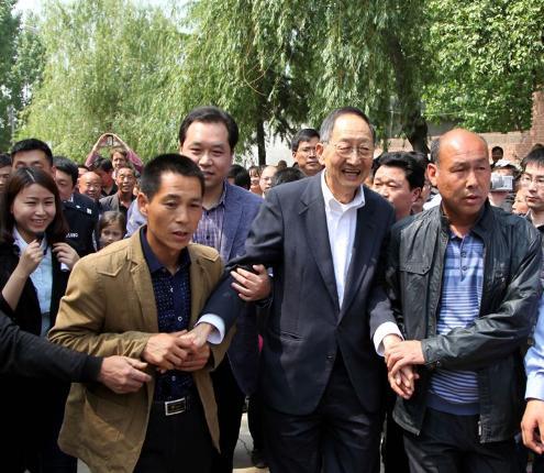 崔琦12岁从河南农村走出,到美国获得诺奖,
