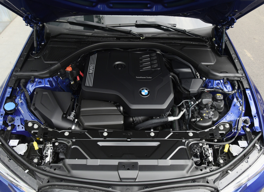 运动中型轿车,宝马3系和捷豹XEL怎么选,看价格还是看参数?