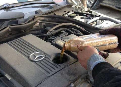 5000公里换一次机油是扯淡?维修工：不想换发动机就别这么换