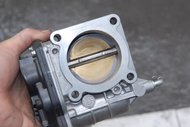 汽车2万公里必须清洗节气门吗？不洗有什么影响？