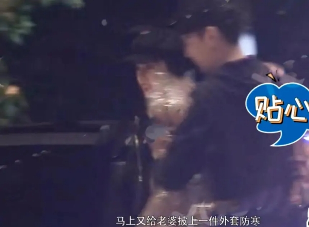 41岁高圆圆淡妆出镜，皮肤光滑气质温婉，比36岁赵又廷还年轻