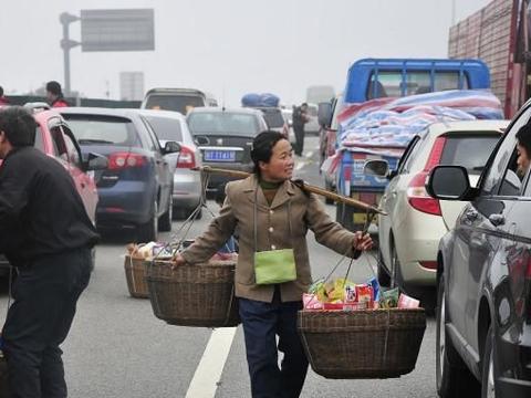 “倒霉到家”的车牌,市区都进不去,有着上海牌却没有“上海命”