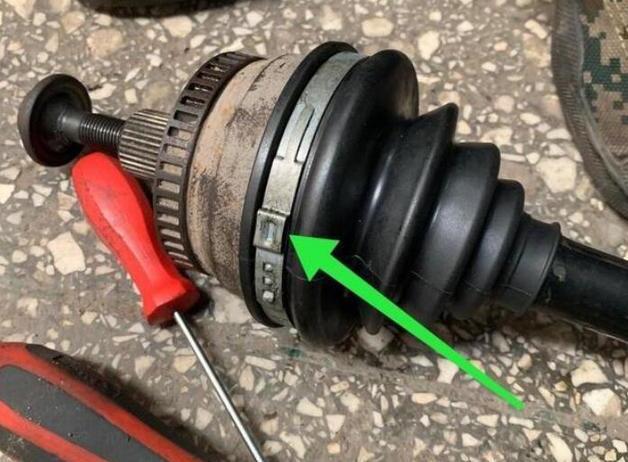 要想汽车寿命长，这四个地方别忘了换，老司机：都是经验！