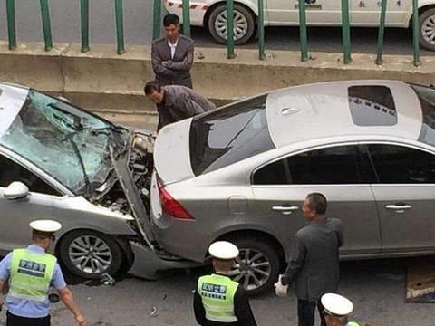 交警：这4种车险不要买,一点都用不上,纯属给保险公司送钱