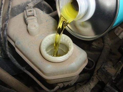 长期不换刹车油会导致刹车失灵吗？有哪些影响？