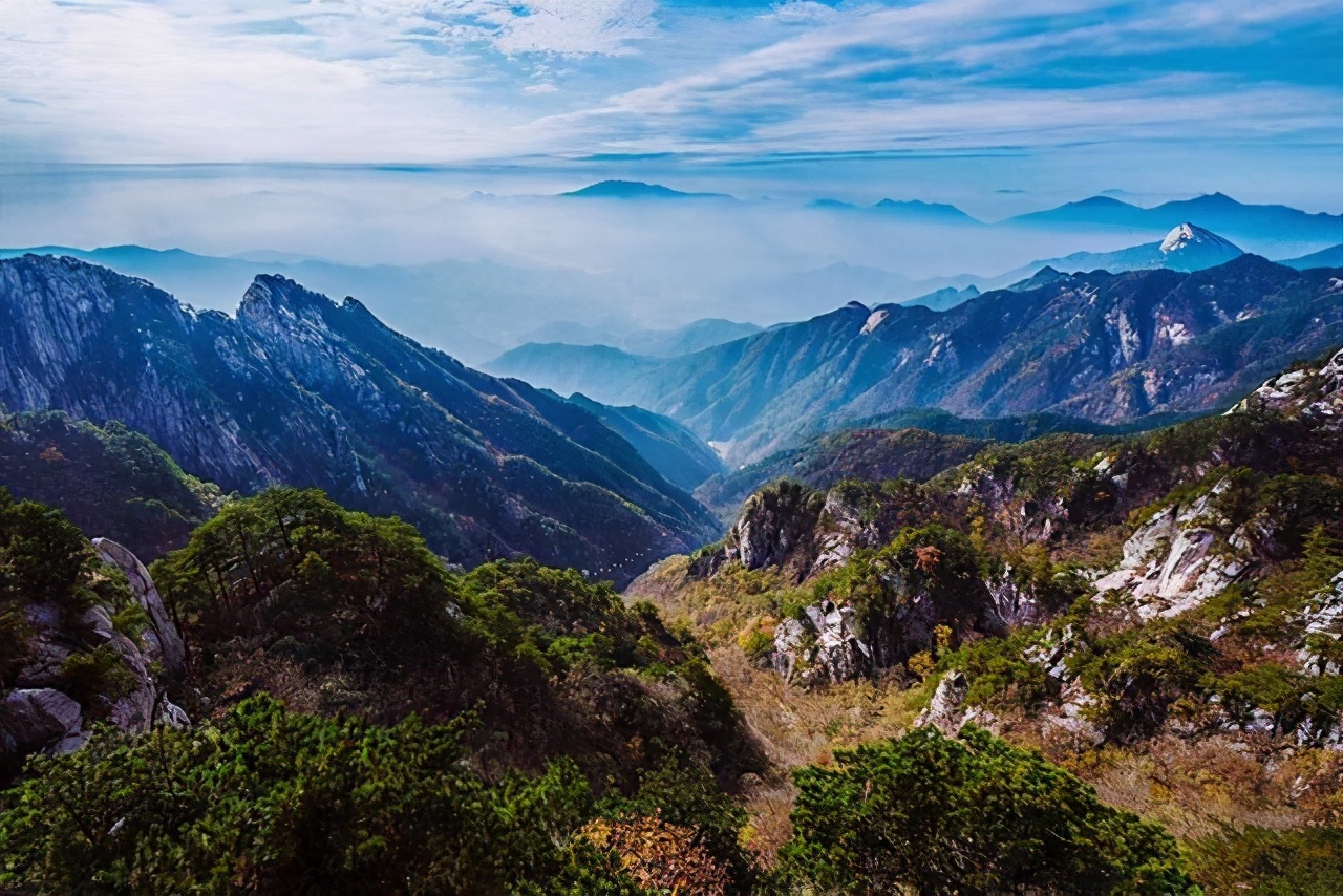 湖北和安徽交界的一处5a级景区,境内千米以上的高峰有25座