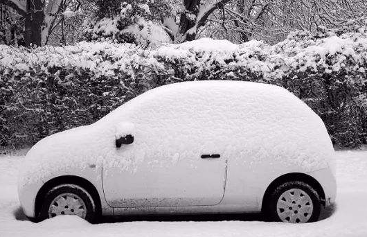 一场暴雪，揭开新能源汽车的遮羞布，车主：伺候不了这“祖宗”！