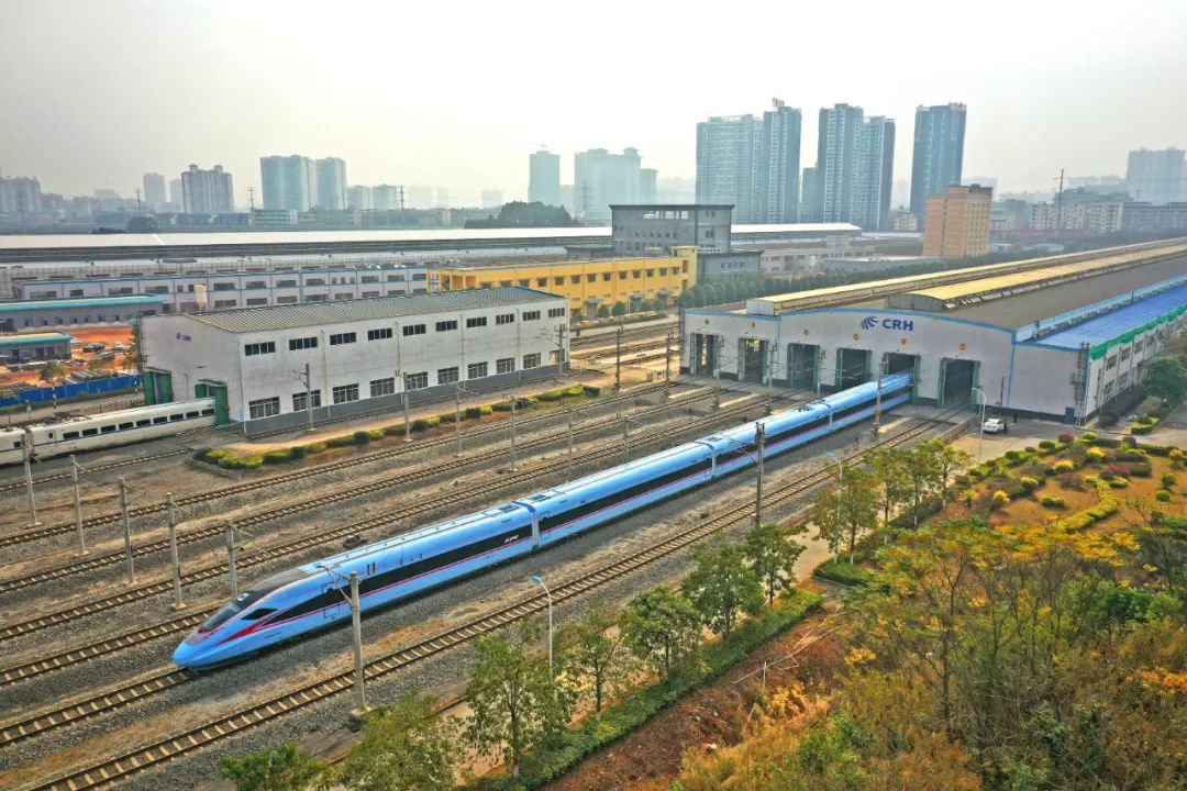 撒花广西喜提首趟cr300af型复兴号动车
