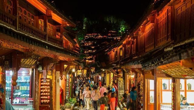 丽江人口_丽江市“拒绝跨境”主题宣传周启动(2)