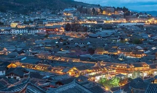 丽江市人口数量_昨日丽江古城启动三级预警瞬时游客人数达71676人!(2)
