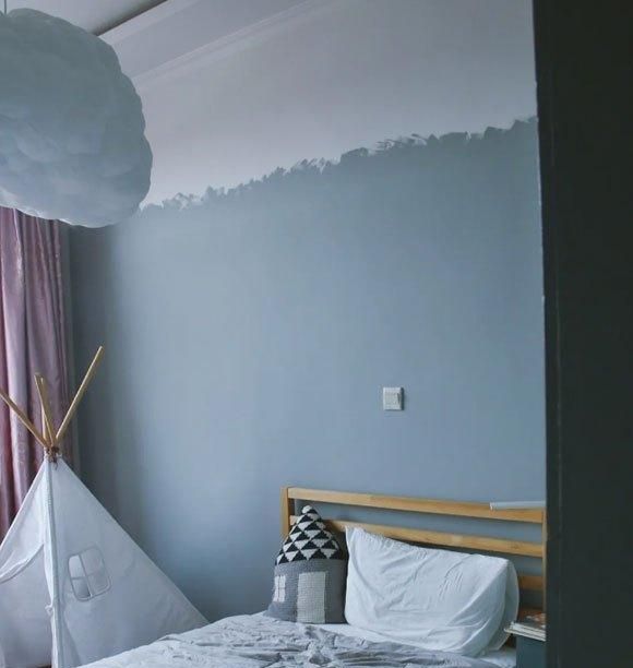 深蓝色乳胶漆装饰床头背景墙,整间卧室看起来更加醒目,层次感也更加