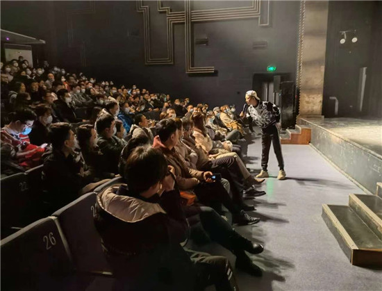 脱口秀关于手机的段子,脱口秀搞笑段子台词