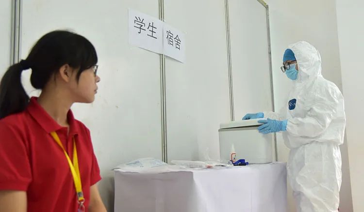 ▲结核病筛查如今已是入学新生体检的必查项目。资料图,图文无关。图片来源:新京报网