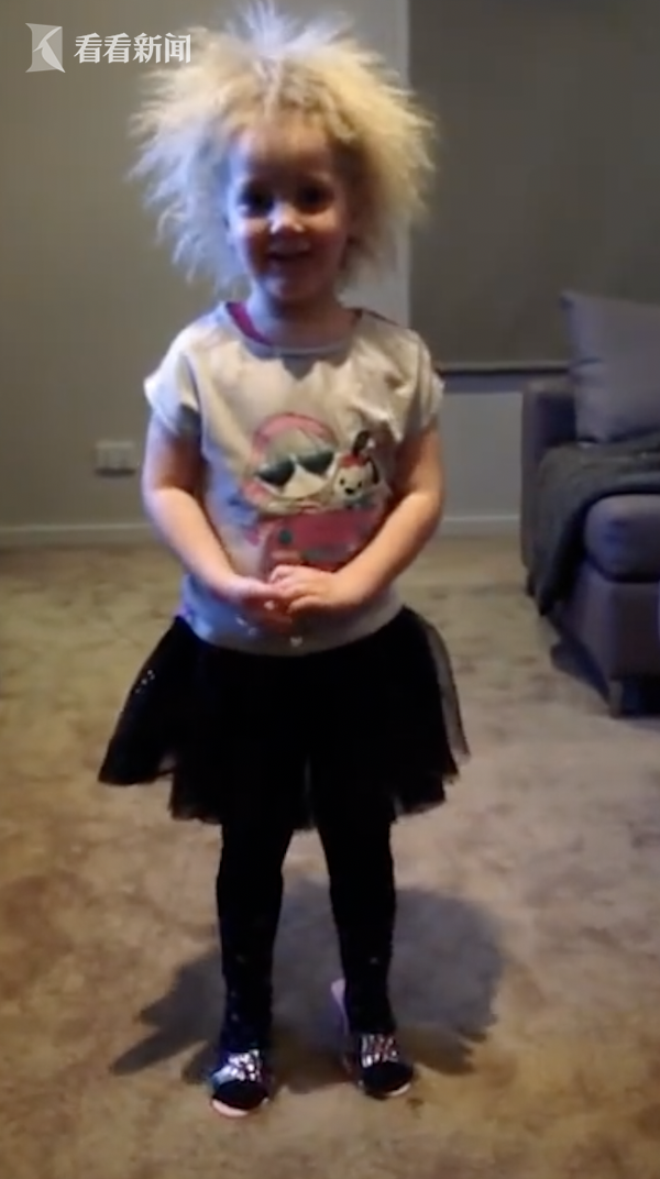 自带“爆炸头”!爱因斯坦同款 澳10岁女孩患“难梳头发综合征”休闲区蓝鸢梦想 - Www.slyday.coM 自带“爆炸头”!爱因斯坦同款 澳10岁女孩患“难梳头发综合征”休闲区蓝鸢梦想 - Www.slyday.coM