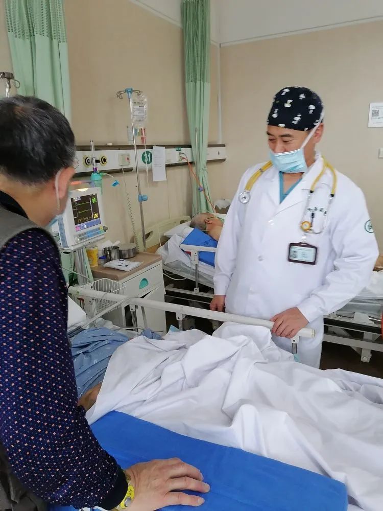 62岁老人出门买馒头倒地昏迷 先后被他救了两次