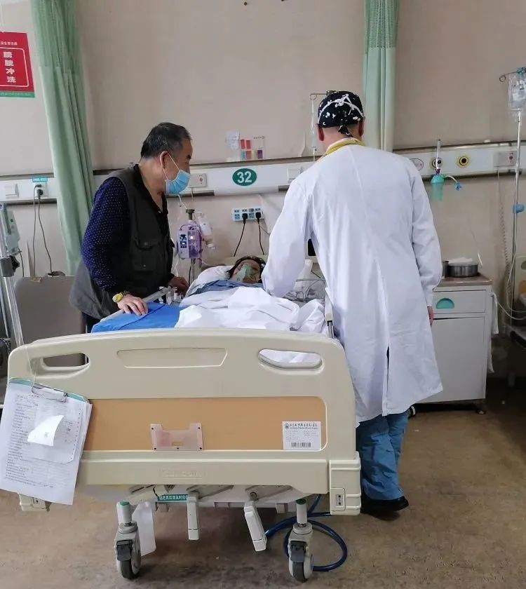 62岁老人出门买馒头倒地昏迷 先后被他救了两次