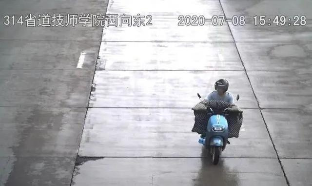 醉酒骑电动车发生交通事故 男子骑车逃逸途中被交警查获休闲区蓝鸢梦想 - Www.slyday.coM 醉酒骑电动车发生交通事故 男子骑车逃逸途中被交警查获休闲区蓝鸢梦想 - Www.slyday.coM