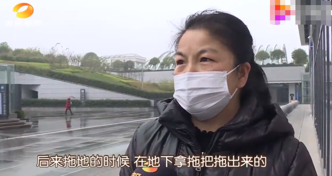 保洁员捡到一克拉钻戒上交被罚500元!公司:交