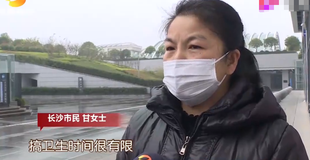 保洁员捡到一克拉钻戒上交被罚500元!公司:交