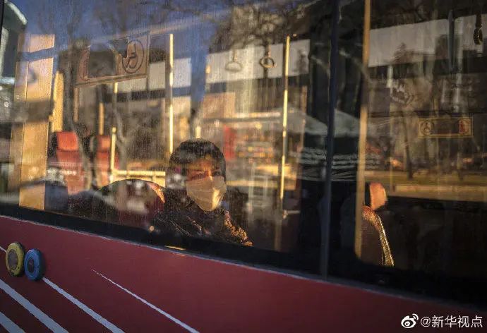 轻信酒精可防新冠 伊朗发生假酒中毒事件致20死