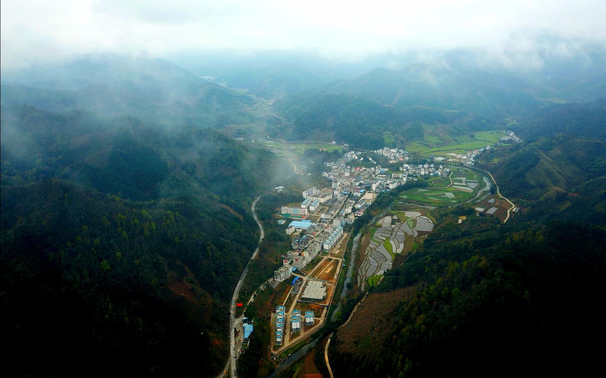 百色市乐业县新化镇百坭村。覃蔚峰 摄