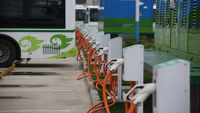 国际油价暴跌，是否让电动车减速？