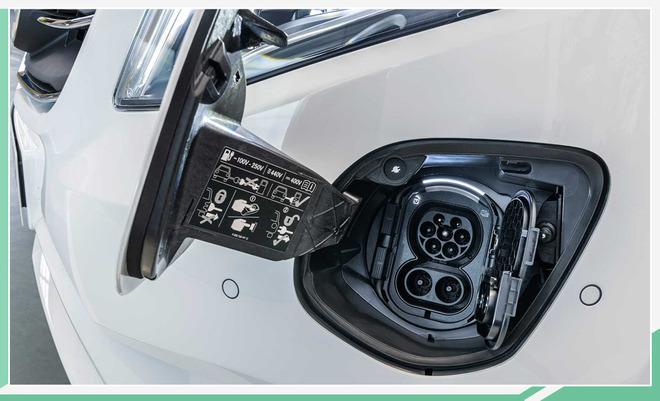 配置升级 纯电版续航达421km 奔驰新款威霆发布