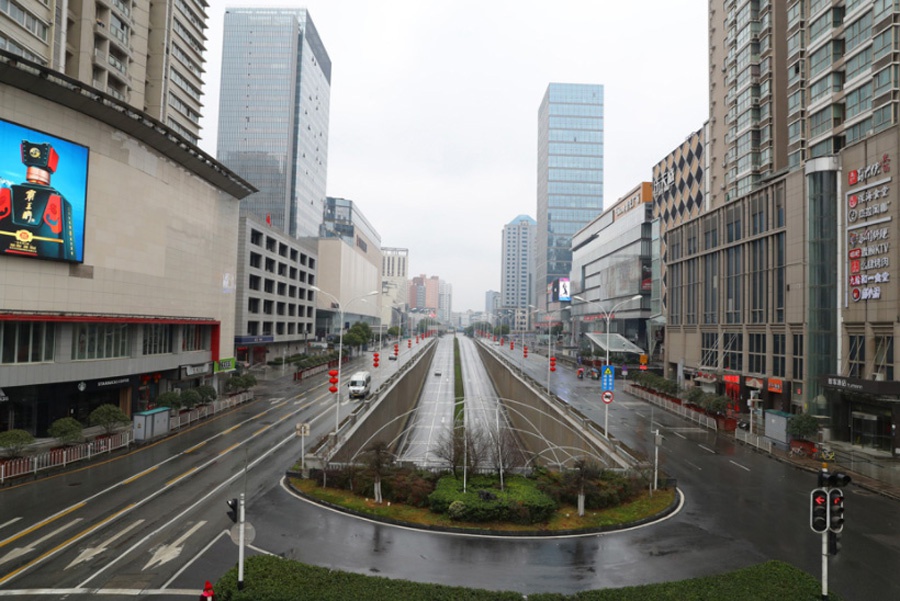 1月26日，农历大年初二，武汉市汉阳区街道。中新社 图